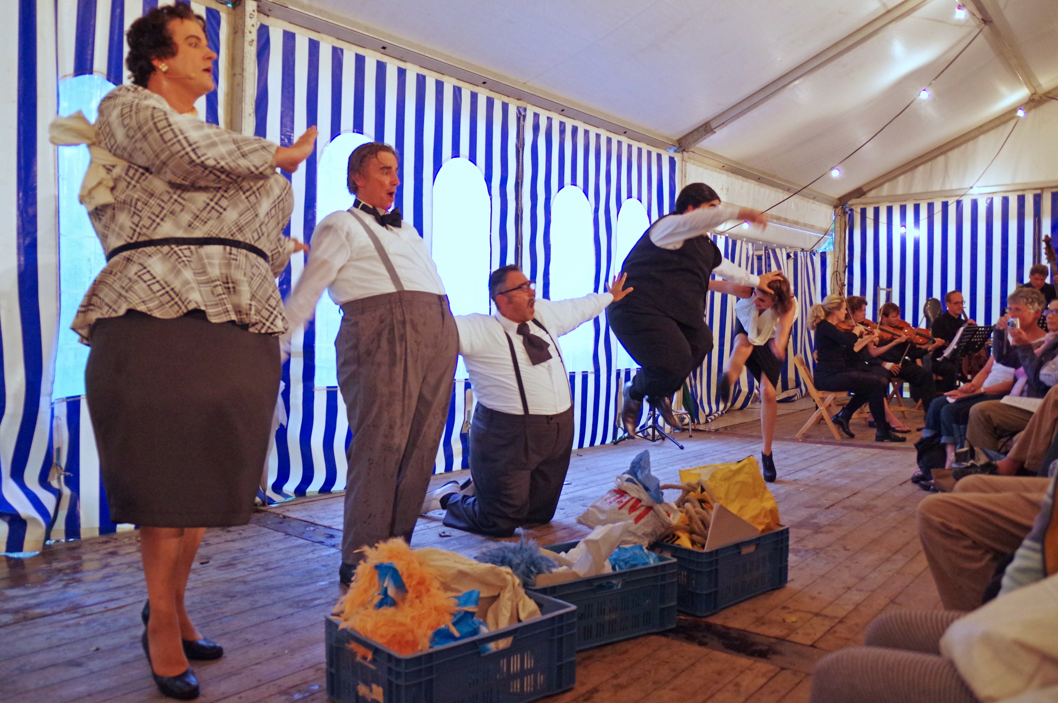 Opera Nijetrijne in de tent 2014