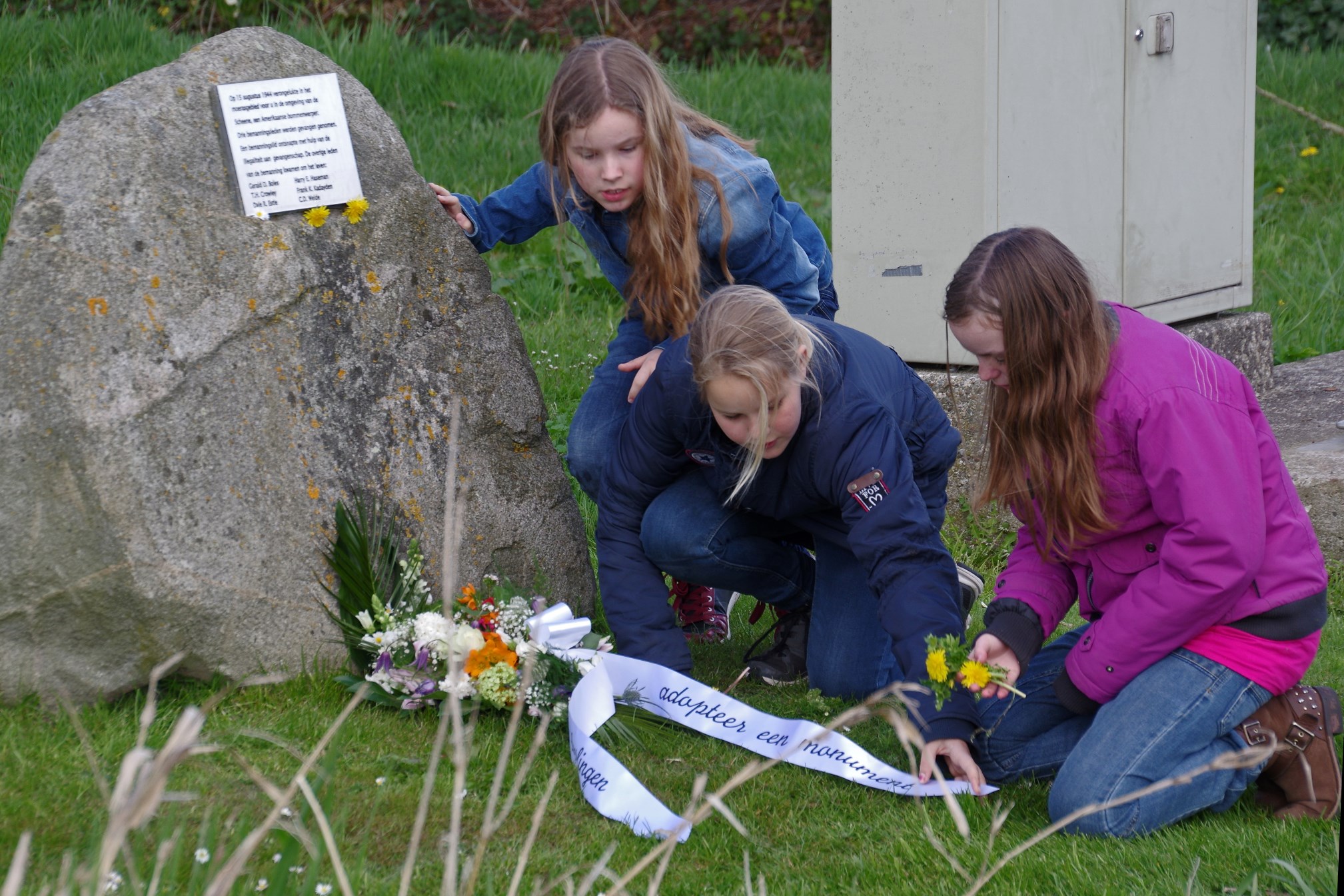 Aventurijn herdenkt bij monument Nijetrijne