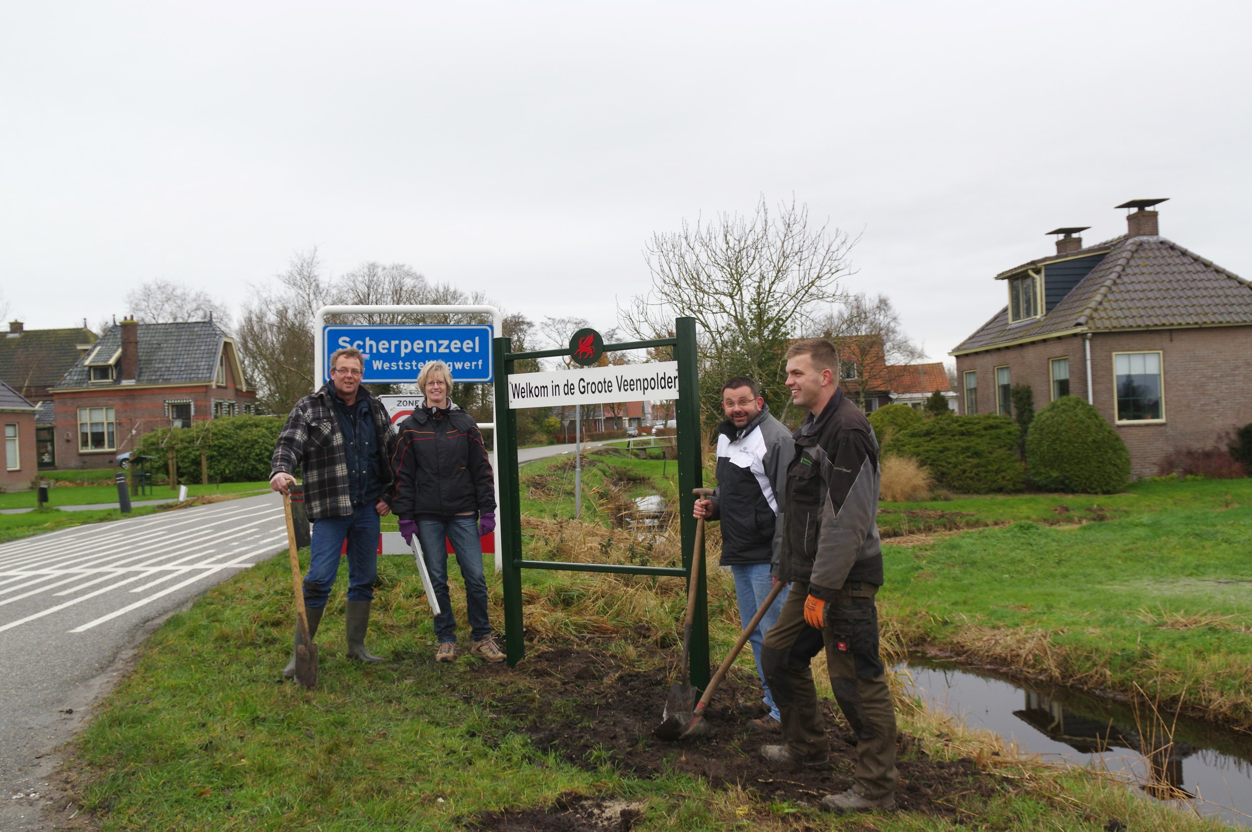 Plaatselijk belang plaatst publicatie borden